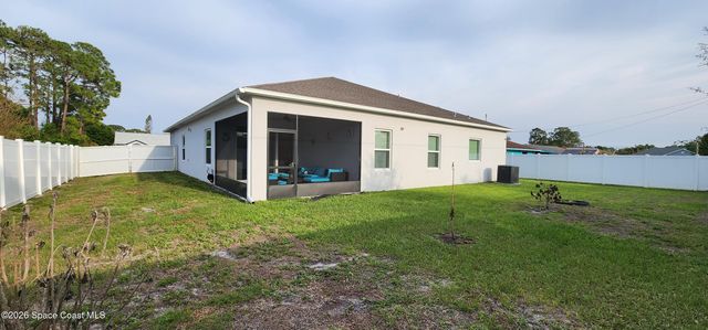 1230 Island Avenue NW, Palm Bay, FL 32907