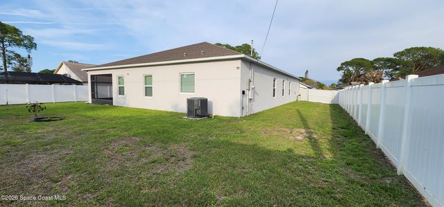 1230 Island Avenue NW, Palm Bay, FL 32907