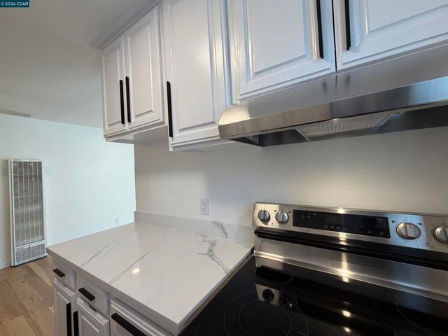 10 Moss Ave 15, Oakland, CA 94610