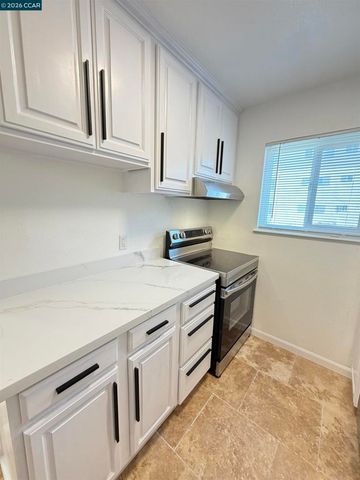 10 Moss Ave 15, Oakland, CA 94610