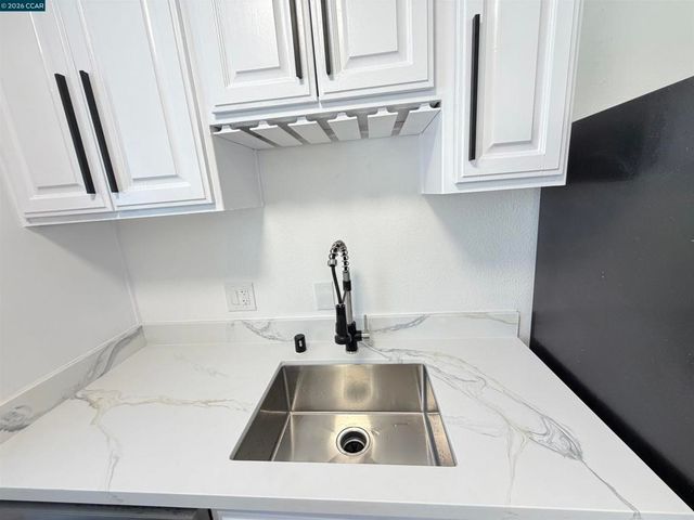 10 Moss Ave 15, Oakland, CA 94610