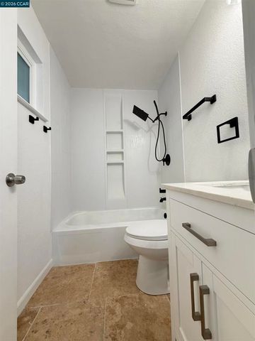 10 Moss Ave 15, Oakland, CA 94610