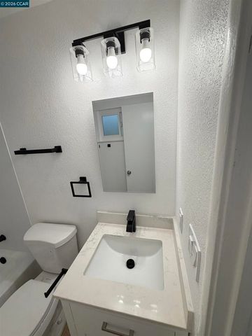 10 Moss Ave 15, Oakland, CA 94610