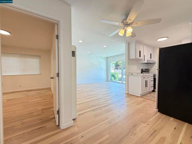 10 Moss Ave 15, Oakland, CA 94610