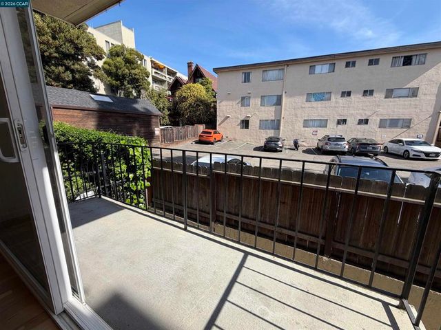 10 Moss Ave 15, Oakland, CA 94610