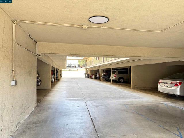 10 Moss Ave 15, Oakland, CA 94610