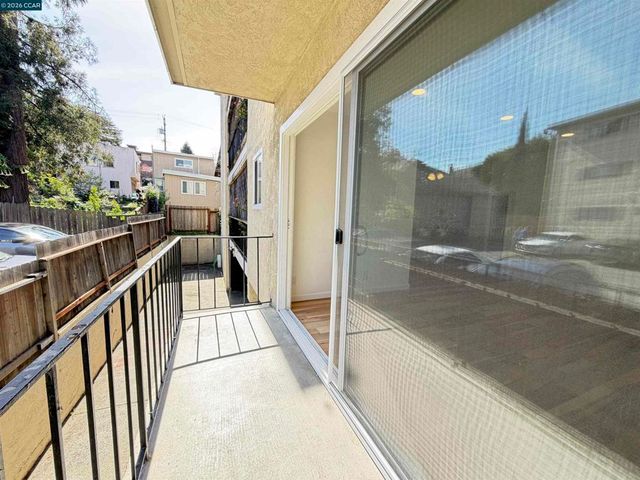 10 Moss Ave 15, Oakland, CA 94610