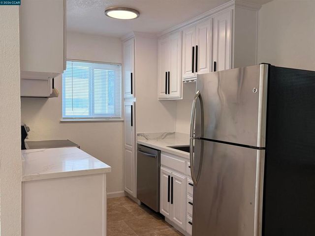 10 Moss Ave 15, Oakland, CA 94610