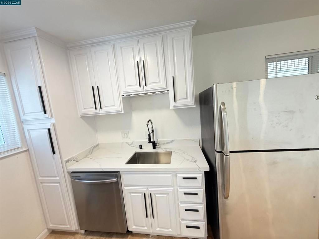 Image 10 of property listing at 10 Moss Ave 15, Oakland, CA 94610