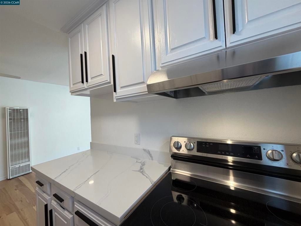 Image 12 of property listing at 10 Moss Ave 15, Oakland, CA 94610