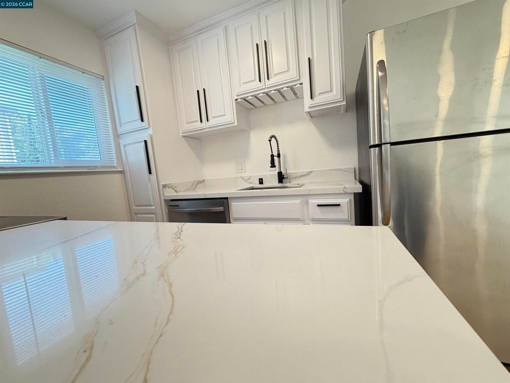 Image 13 of property listing at 10 Moss Ave 15, Oakland, CA 94610