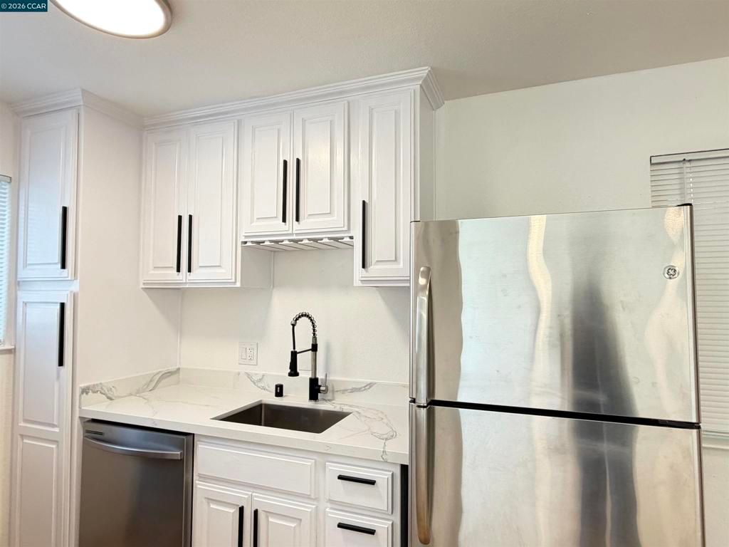 Image 18 of property listing at 10 Moss Ave 15, Oakland, CA 94610