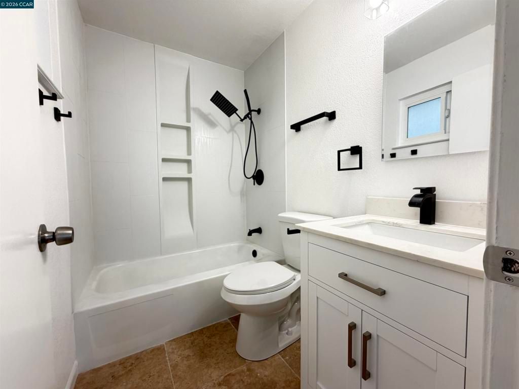 Image 26 of property listing at 10 Moss Ave 15, Oakland, CA 94610