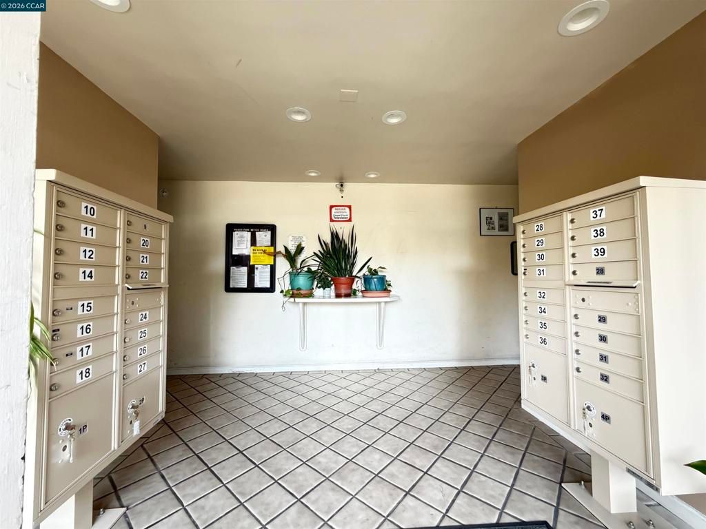 Image 36 of property listing at 10 Moss Ave 15, Oakland, CA 94610