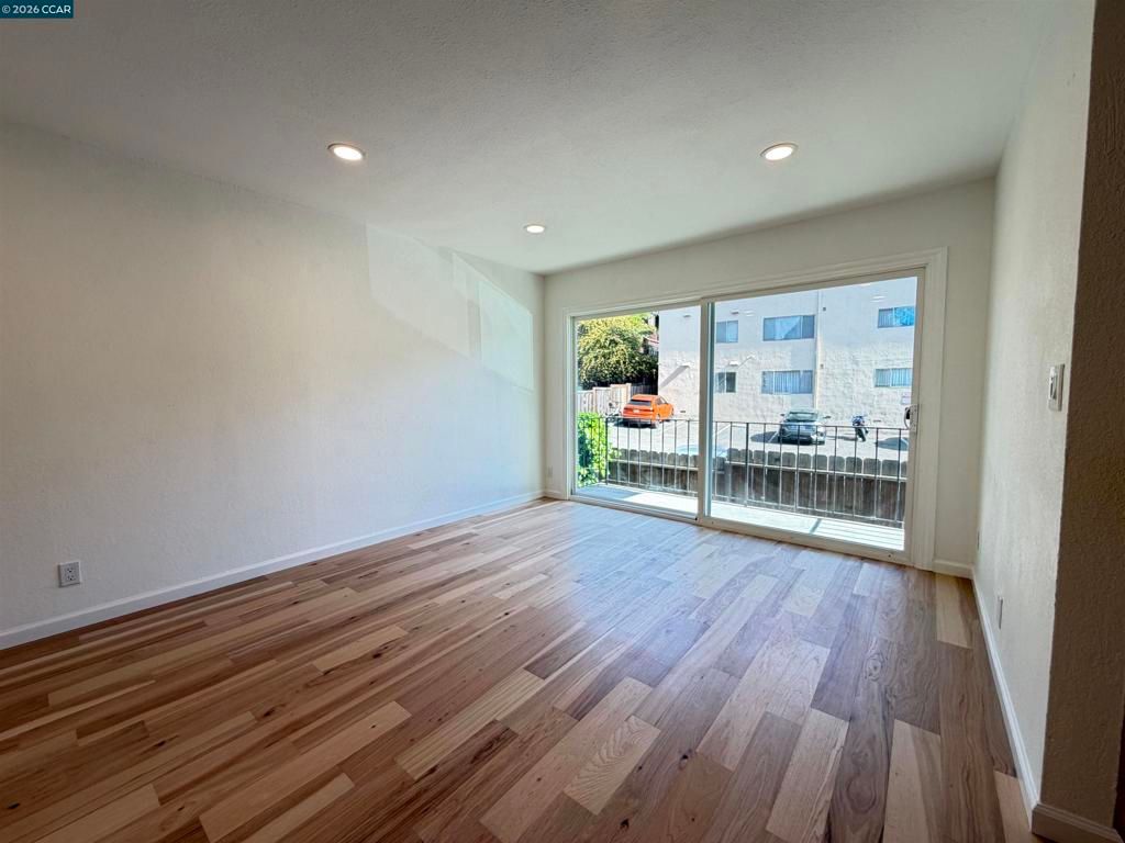 Image 5 of property listing at 10 Moss Ave 15, Oakland, CA 94610