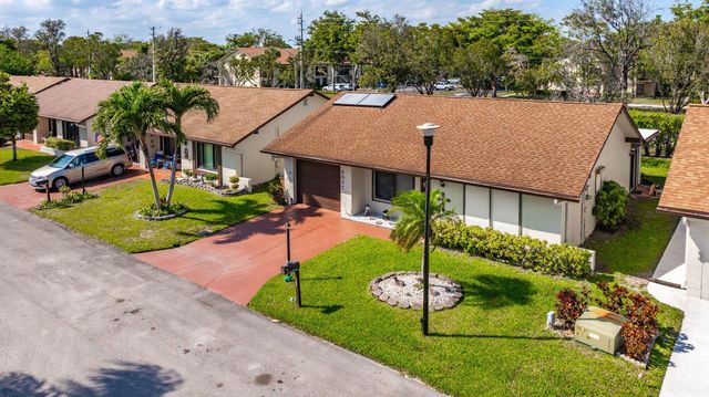 2077 SW 15th Place, Deerfield Beach, FL 33442