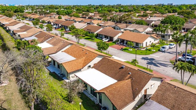2077 SW 15th Place, Deerfield Beach, FL 33442