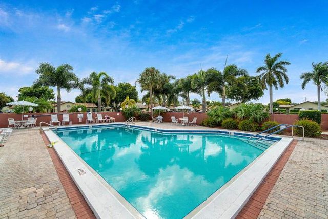 2077 SW 15th Place, Deerfield Beach, FL 33442