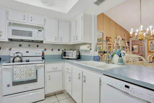 2077 SW 15th Place, Deerfield Beach, FL 33442