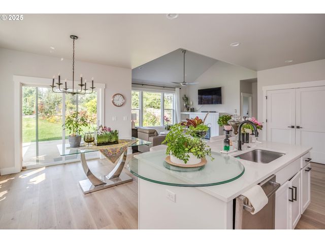 1190 Se BUGLE Ave, Warrenton, OR 97146