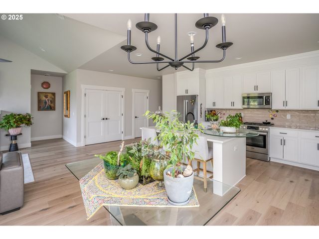 1190 Se BUGLE Ave, Warrenton, OR 97146