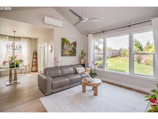 1190 Se BUGLE Ave, Warrenton, OR 97146