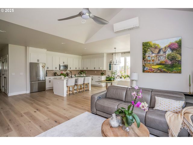 1190 Se BUGLE Ave, Warrenton, OR 97146