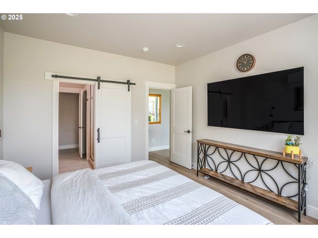 1190 Se BUGLE Ave, Warrenton, OR 97146