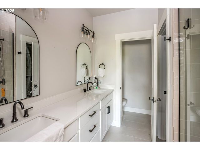 1190 Se BUGLE Ave, Warrenton, OR 97146