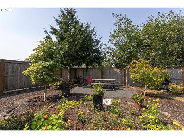 1190 Se BUGLE Ave, Warrenton, OR 97146