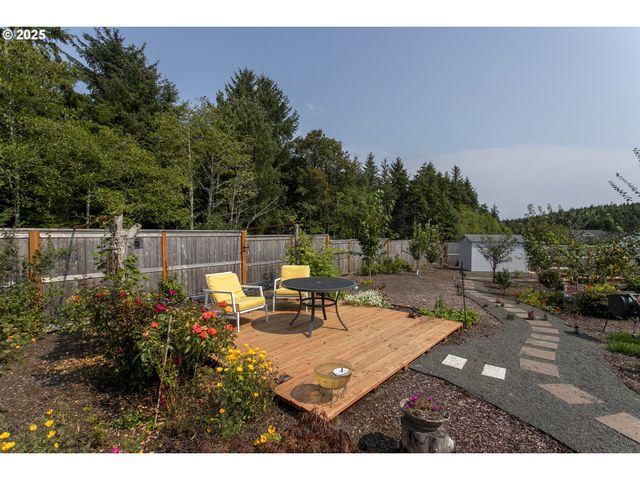 1190 Se BUGLE Ave, Warrenton, OR 97146