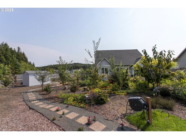 1190 Se BUGLE Ave, Warrenton, OR 97146