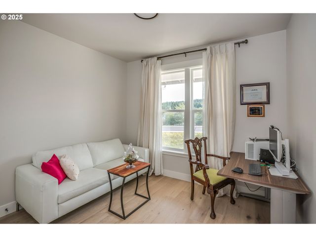 1190 Se BUGLE Ave, Warrenton, OR 97146