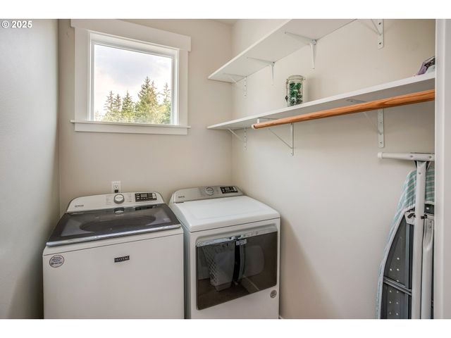 1190 Se BUGLE Ave, Warrenton, OR 97146