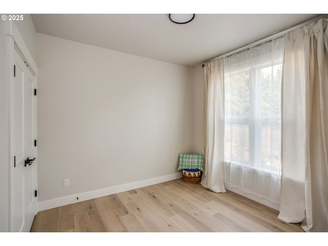 1190 Se BUGLE Ave, Warrenton, OR 97146