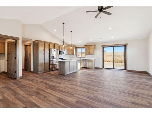 466 Coyote Way, New Richmond, WI 54017