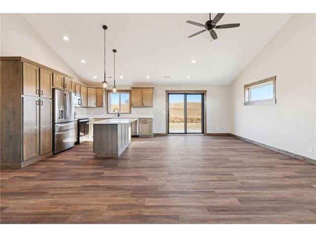 466 Coyote Way, New Richmond, WI 54017