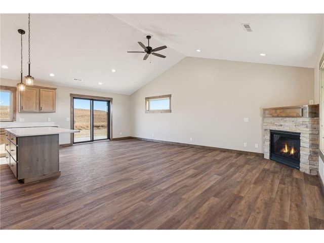 466 Coyote Way, New Richmond, WI 54017