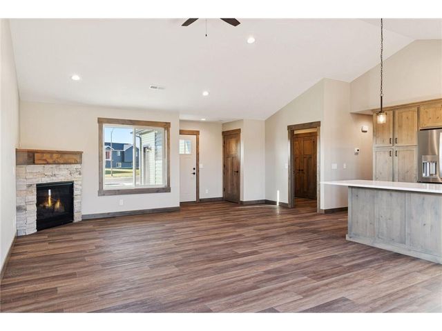 466 Coyote Way, New Richmond, WI 54017