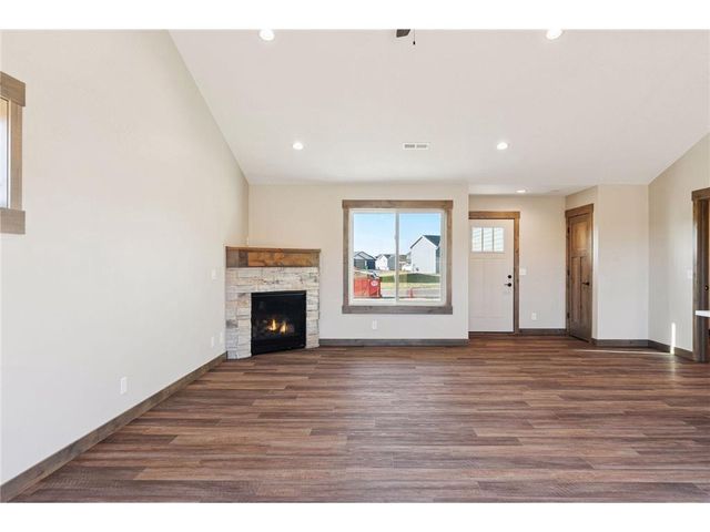 466 Coyote Way, New Richmond, WI 54017