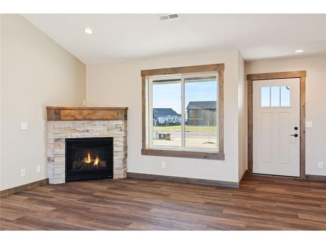 466 Coyote Way, New Richmond, WI 54017