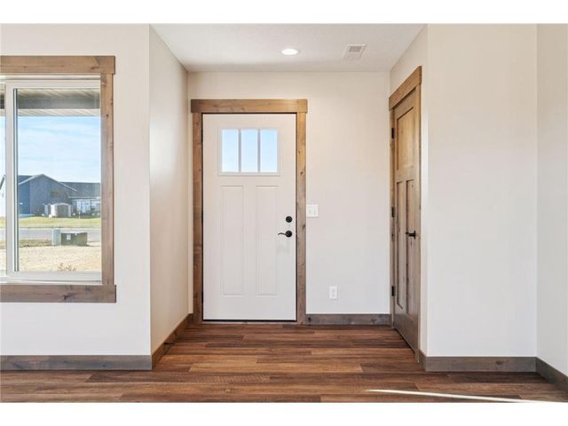 466 Coyote Way, New Richmond, WI 54017