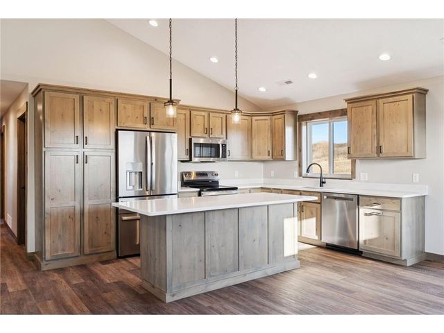 466 Coyote Way, New Richmond, WI 54017