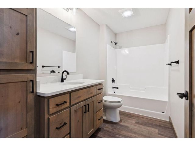 466 Coyote Way, New Richmond, WI 54017