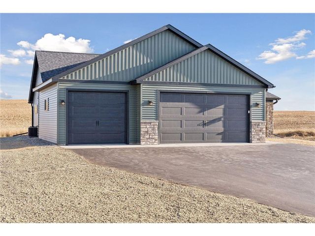 466 Coyote Way, New Richmond, WI 54017