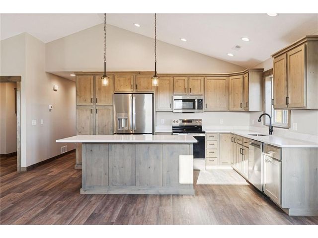 466 Coyote Way, New Richmond, WI 54017