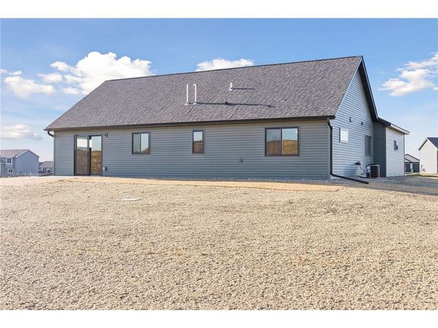 466 Coyote Way, New Richmond, WI 54017