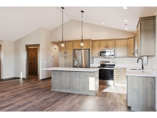 466 Coyote Way, New Richmond, WI 54017