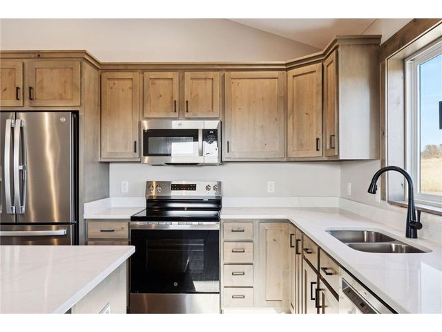 466 Coyote Way, New Richmond, WI 54017