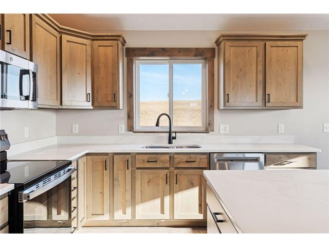 466 Coyote Way, New Richmond, WI 54017